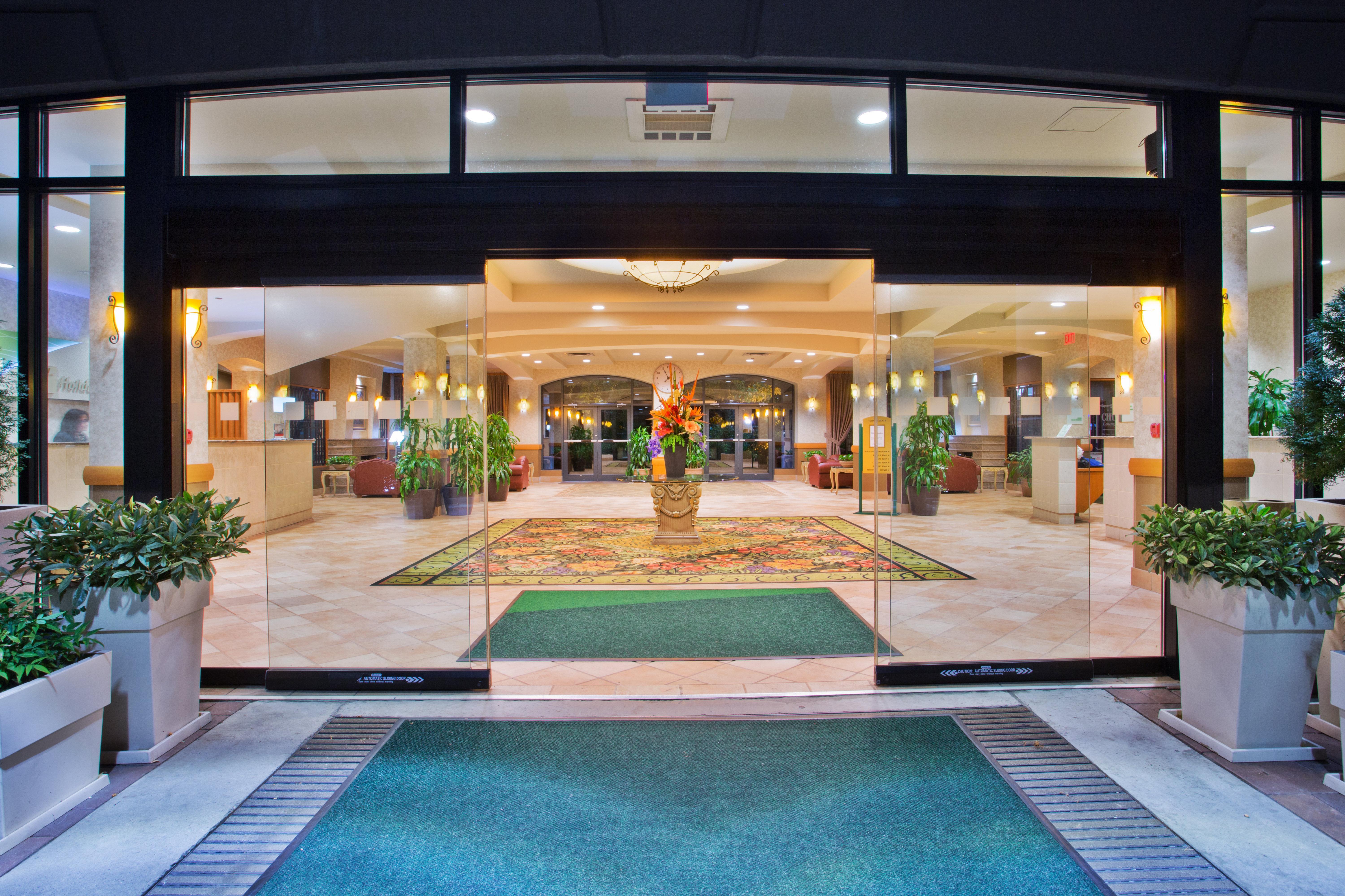 Holiday Inn & Suites North Vancouver By Ihg Exterior foto