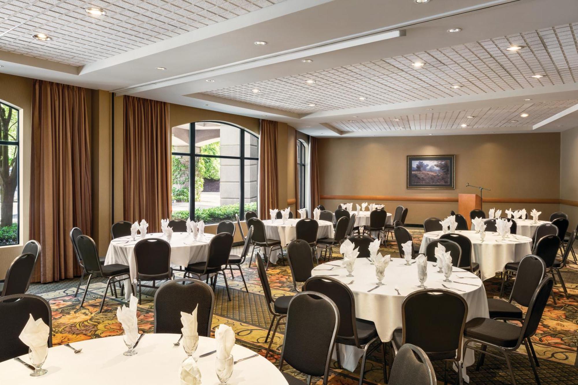 Holiday Inn & Suites North Vancouver By Ihg Exterior foto
