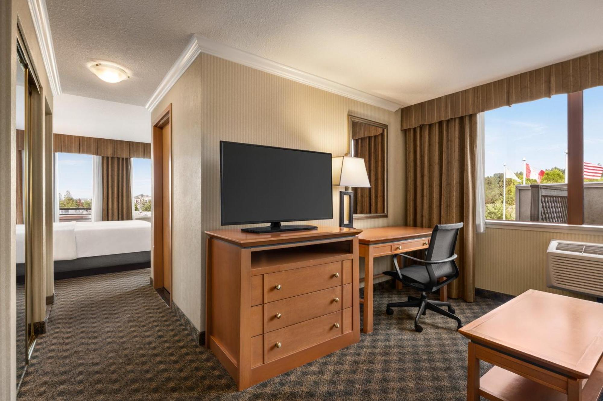Holiday Inn & Suites North Vancouver By Ihg Exterior foto