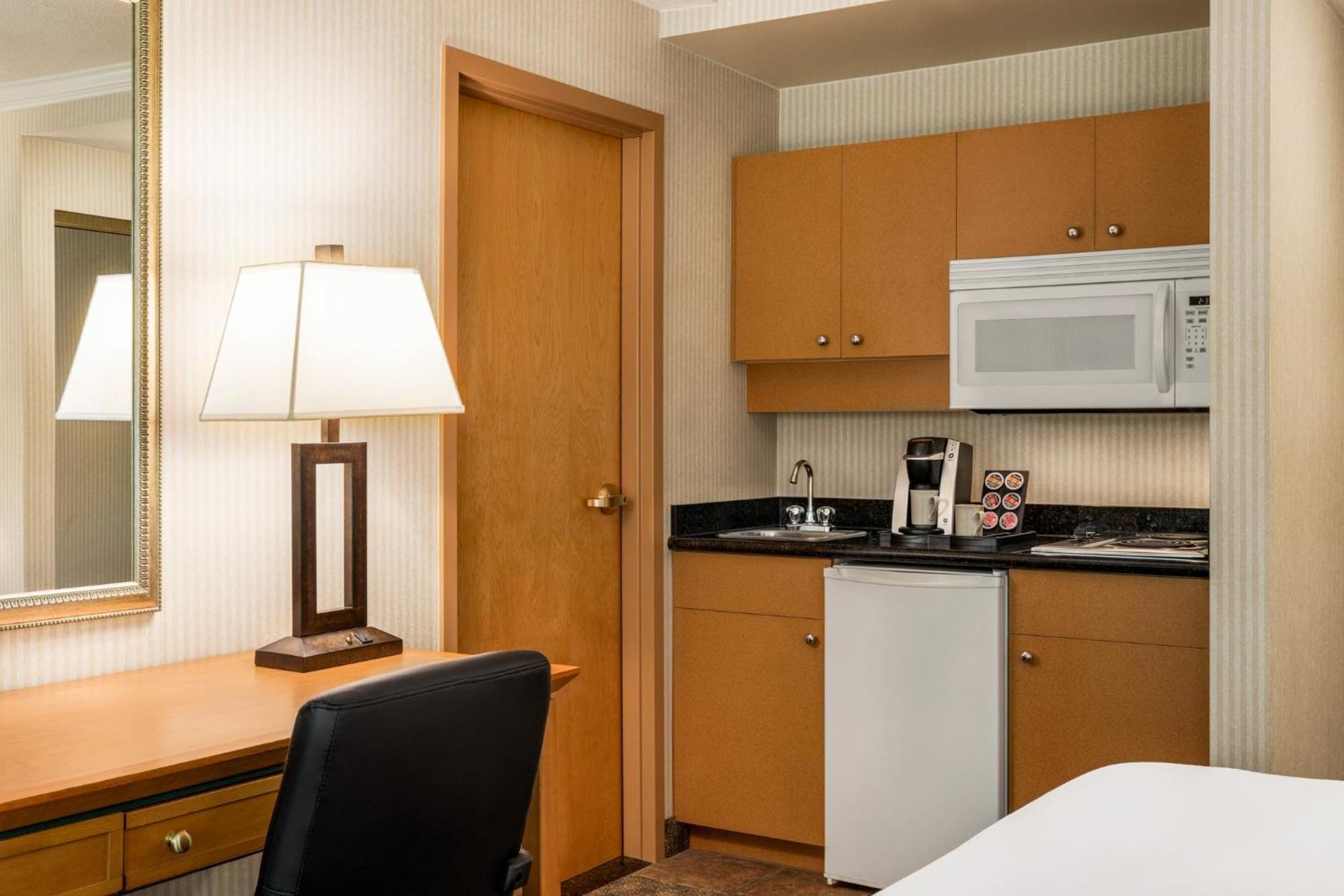 Holiday Inn & Suites North Vancouver By Ihg Exterior foto