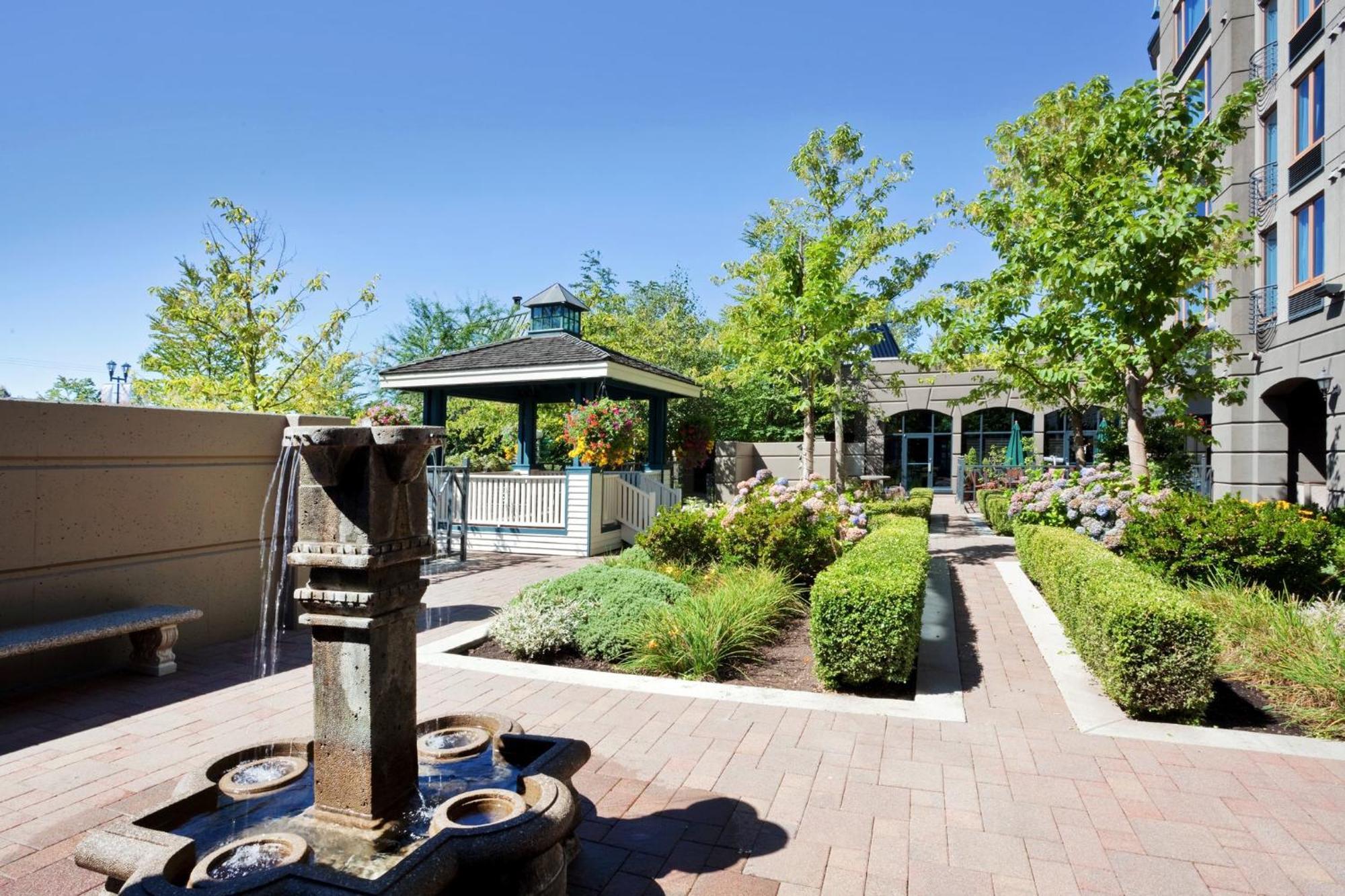 Holiday Inn & Suites North Vancouver By Ihg Exterior foto