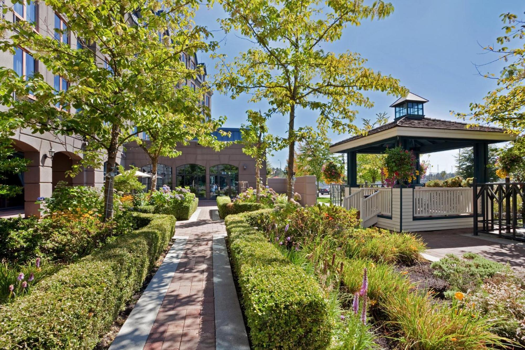 Holiday Inn & Suites North Vancouver By Ihg Exterior foto